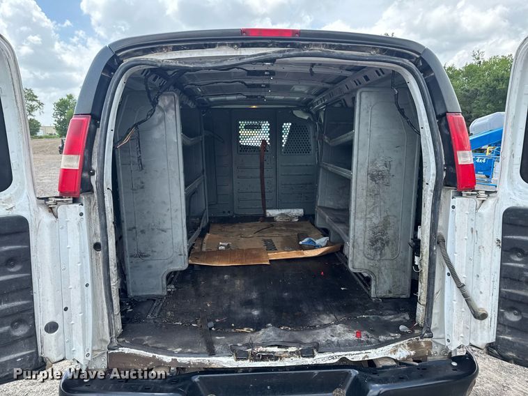 image for item DU9359 2019 Chevrolet Express 2500 van