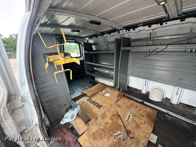 image for item DU9359 2019 Chevrolet Express 2500 van