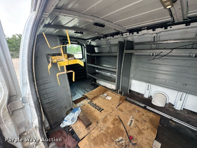 image for item DU9359 2019 Chevrolet Express 2500 van