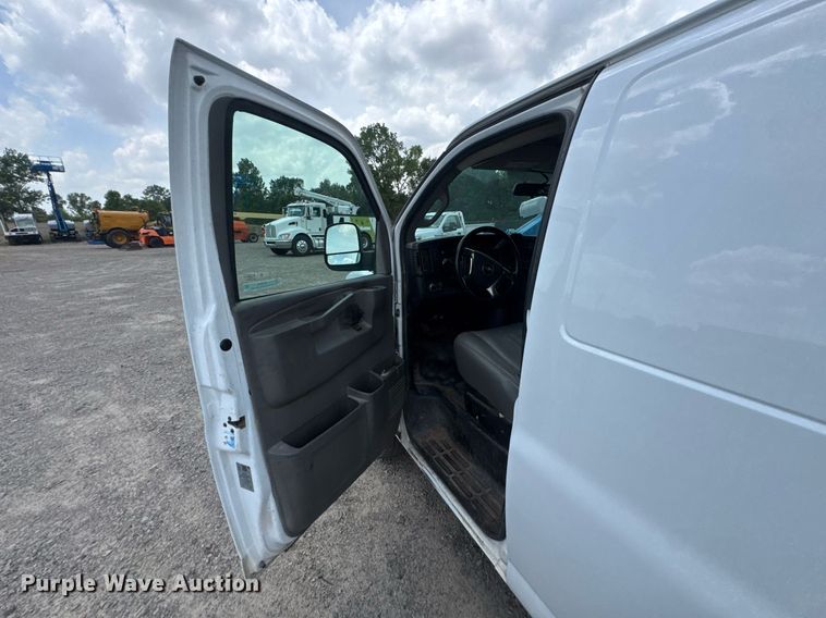 image for item DU9359 2019 Chevrolet Express 2500 van