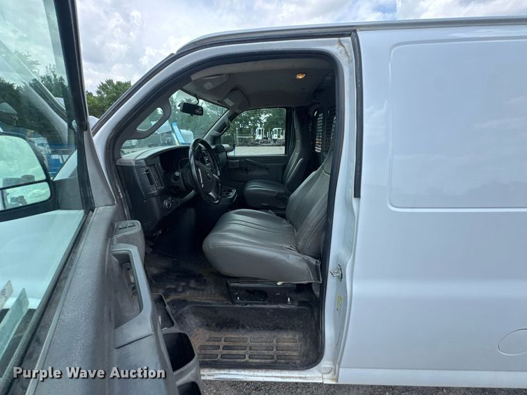 image for item DU9359 2019 Chevrolet Express 2500 van