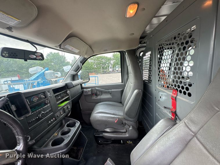 image for item DU9359 2019 Chevrolet Express 2500 van