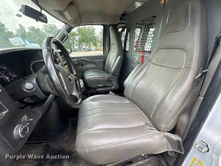 image for item DU9359 2019 Chevrolet Express 2500 van