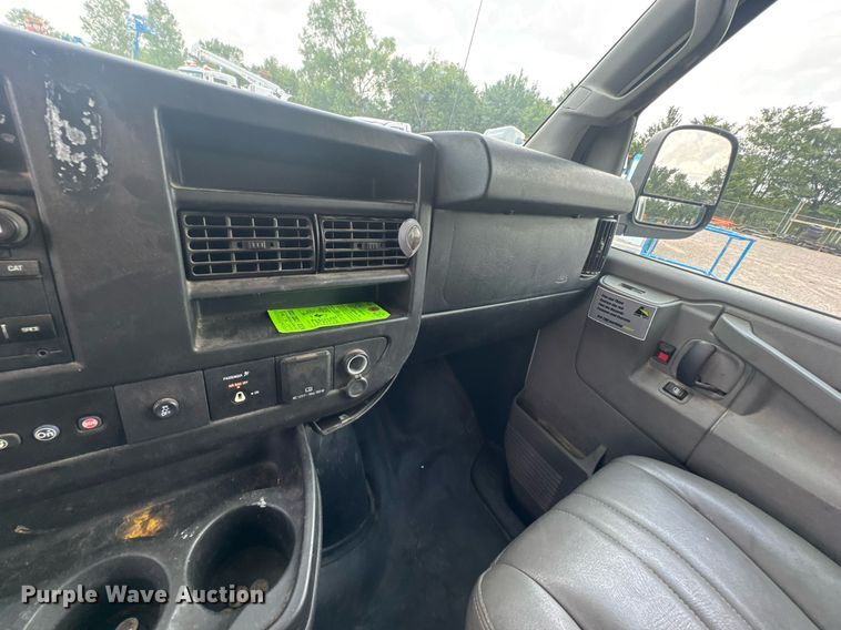 image for item DU9359 2019 Chevrolet Express 2500 van