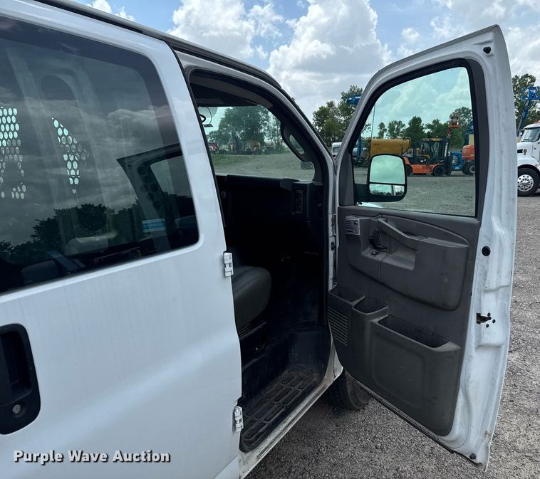 image for item DU9359 2019 Chevrolet Express 2500 van