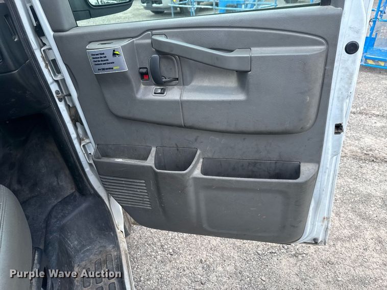 image for item DU9359 2019 Chevrolet Express 2500 van