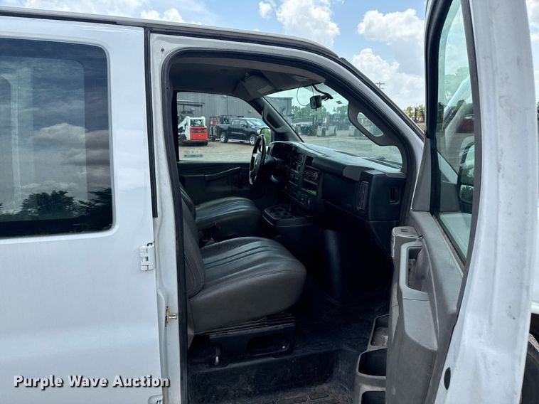 image for item DU9359 2019 Chevrolet Express 2500 van