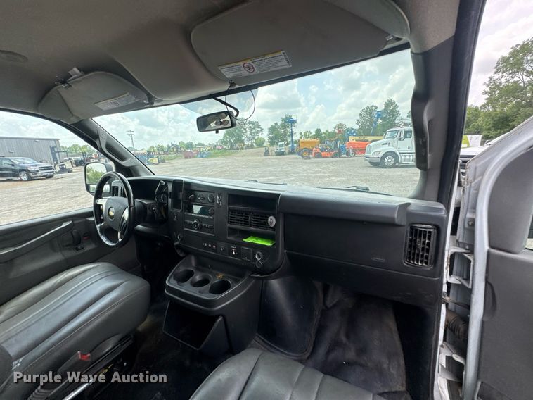 image for item DU9359 2019 Chevrolet Express 2500 van
