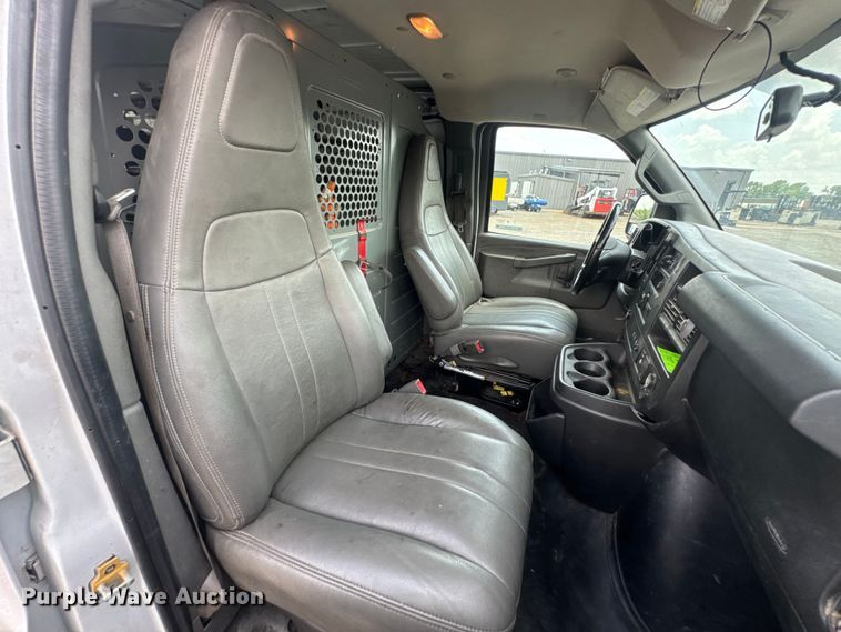 image for item DU9359 2019 Chevrolet Express 2500 van
