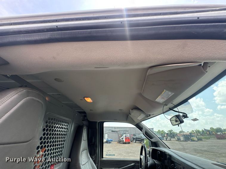 image for item DU9359 2019 Chevrolet Express 2500 van
