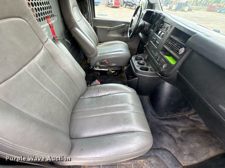 image for item DU9359 2019 Chevrolet Express 2500 van