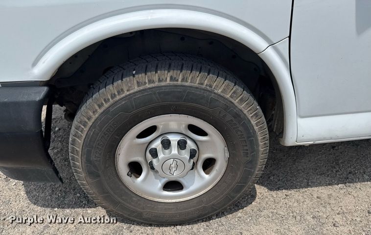 image for item DU9359 2019 Chevrolet Express 2500 van