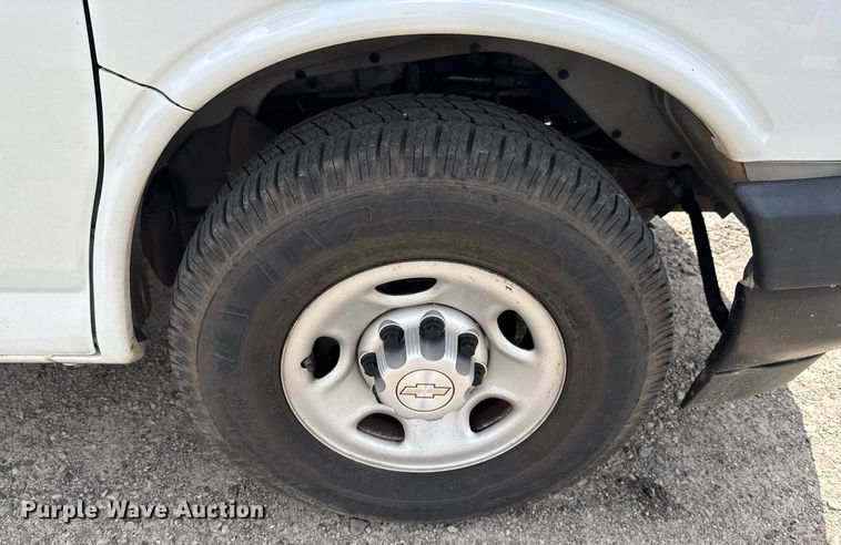 image for item DU9359 2019 Chevrolet Express 2500 van