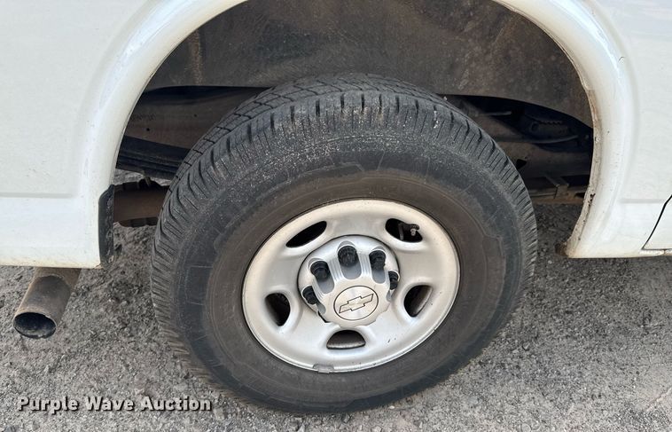 image for item DU9359 2019 Chevrolet Express 2500 van