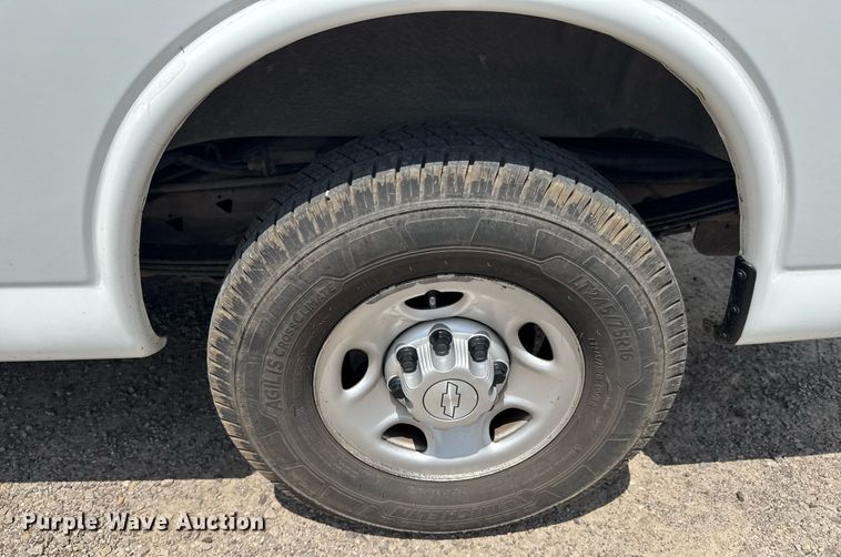 image for item DU9359 2019 Chevrolet Express 2500 van