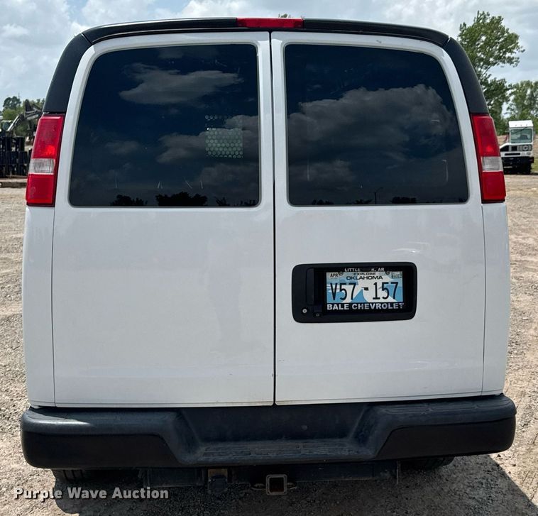 image for item DU9360 2019 Chevrolet Express 2500 van