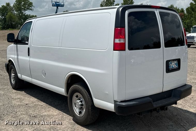 image for item DU9360 2019 Chevrolet Express 2500 van