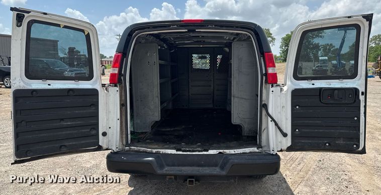 image for item DU9360 2019 Chevrolet Express 2500 van