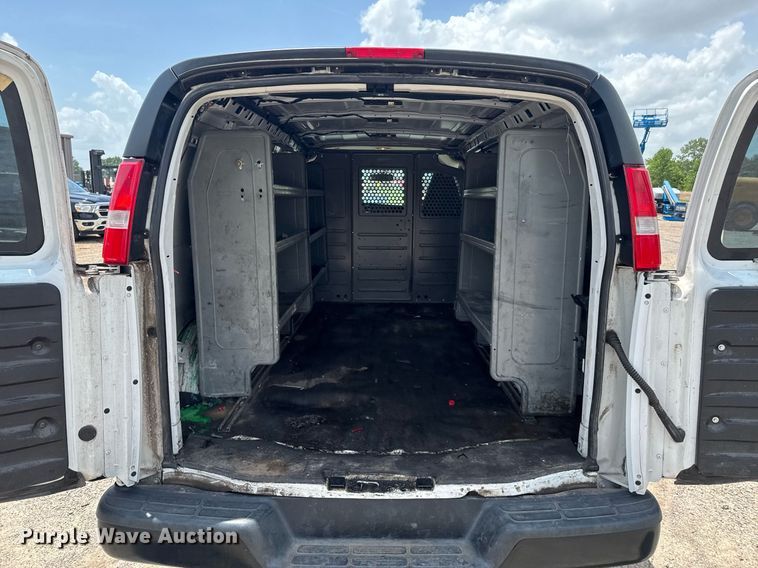 image for item DU9360 2019 Chevrolet Express 2500 van