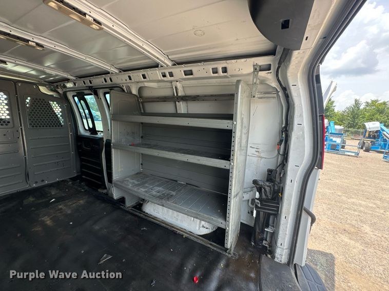 image for item DU9360 2019 Chevrolet Express 2500 van