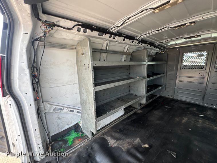 image for item DU9360 2019 Chevrolet Express 2500 van