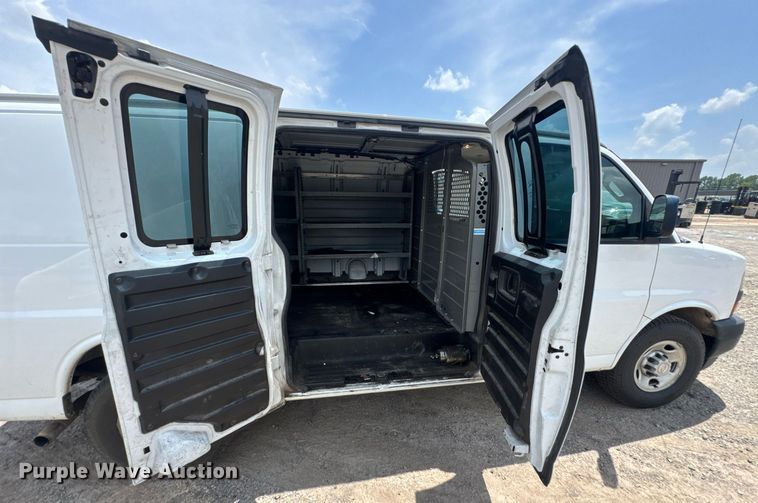 image for item DU9360 2019 Chevrolet Express 2500 van