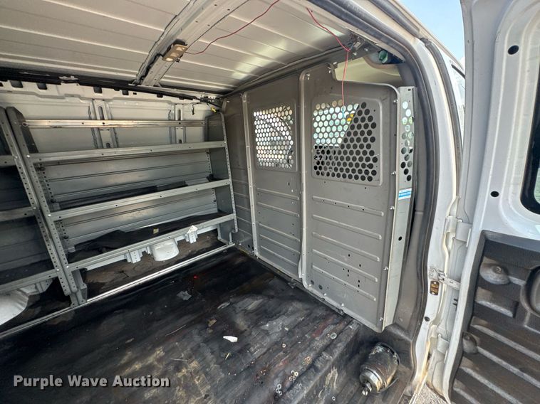 image for item DU9360 2019 Chevrolet Express 2500 van