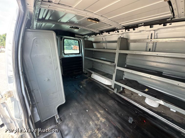 image for item DU9360 2019 Chevrolet Express 2500 van