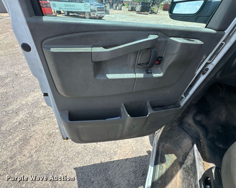 image for item DU9360 2019 Chevrolet Express 2500 van