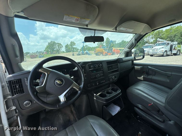 image for item DU9360 2019 Chevrolet Express 2500 van