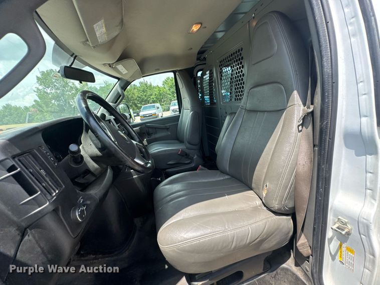 image for item DU9360 2019 Chevrolet Express 2500 van