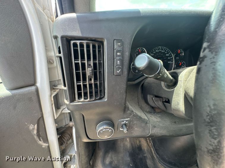 image for item DU9360 2019 Chevrolet Express 2500 van