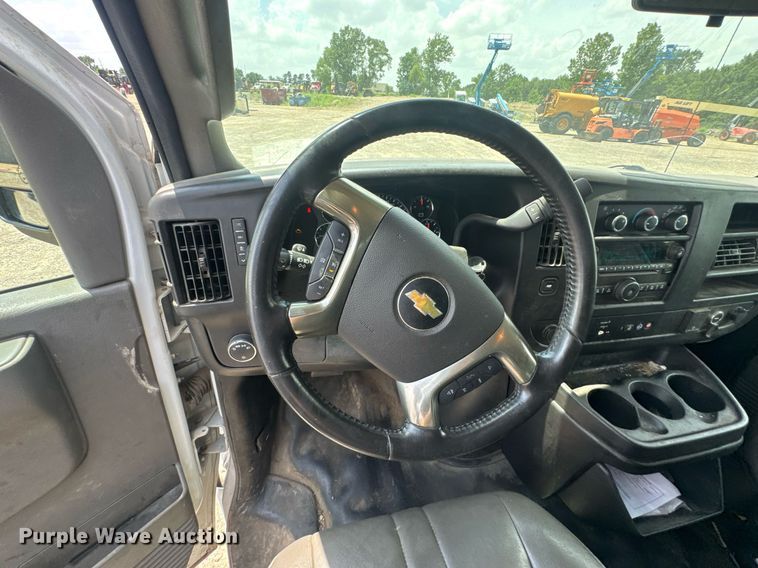 image for item DU9360 2019 Chevrolet Express 2500 van