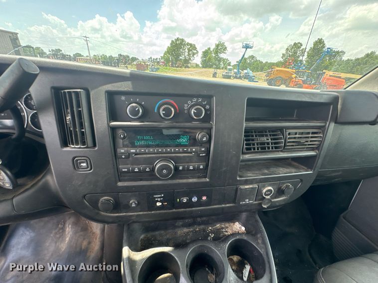 image for item DU9360 2019 Chevrolet Express 2500 van