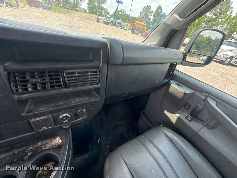 image for item DU9360 2019 Chevrolet Express 2500 van