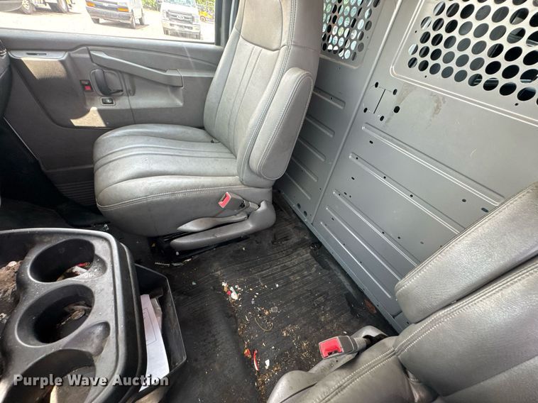 image for item DU9360 2019 Chevrolet Express 2500 van