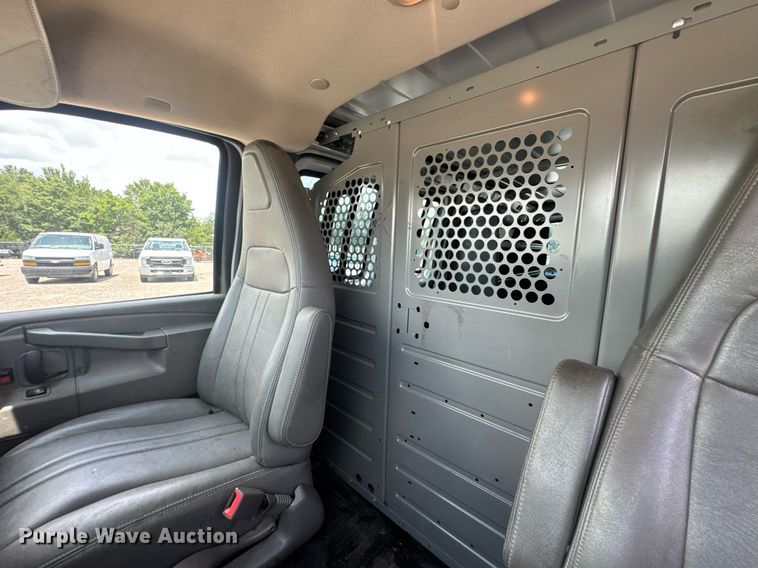 image for item DU9360 2019 Chevrolet Express 2500 van
