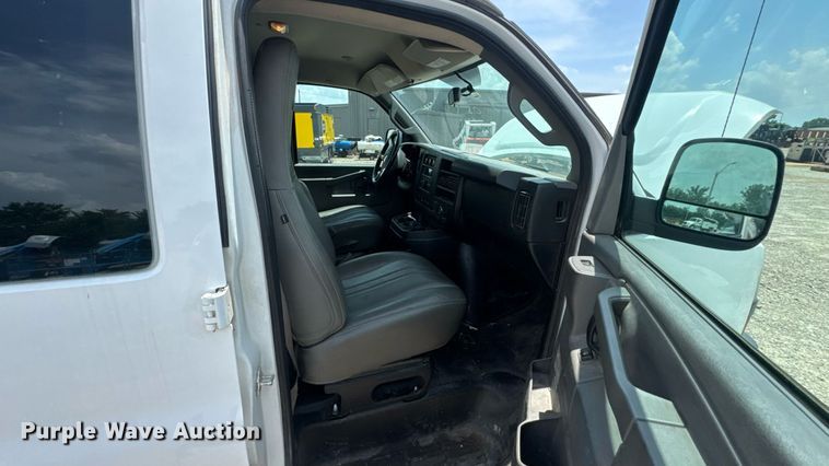 image for item DU9360 2019 Chevrolet Express 2500 van