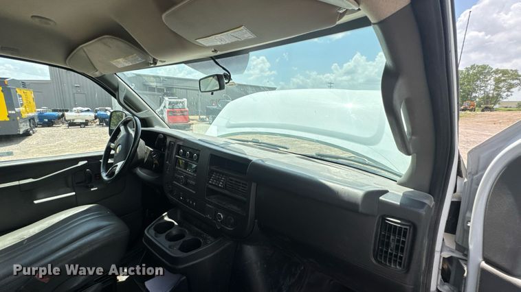 image for item DU9360 2019 Chevrolet Express 2500 van