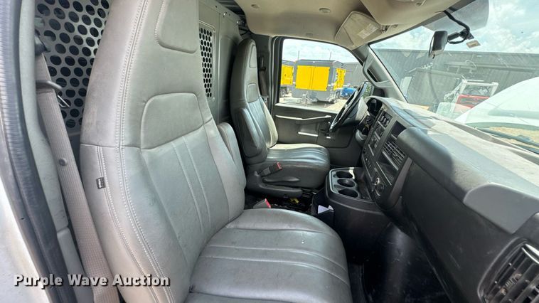 image for item DU9360 2019 Chevrolet Express 2500 van