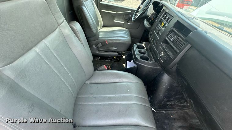 image for item DU9360 2019 Chevrolet Express 2500 van
