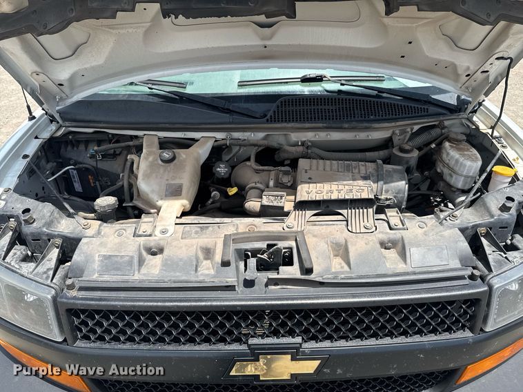 image for item DU9360 2019 Chevrolet Express 2500 van