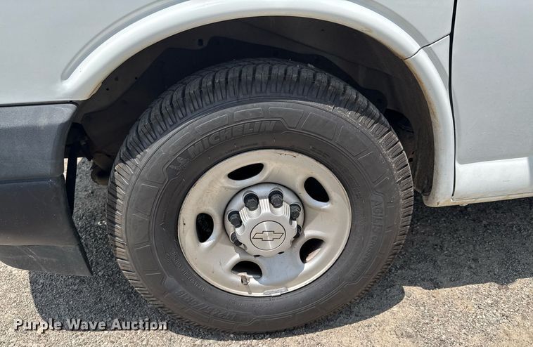 image for item DU9360 2019 Chevrolet Express 2500 van