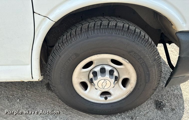 image for item DU9360 2019 Chevrolet Express 2500 van