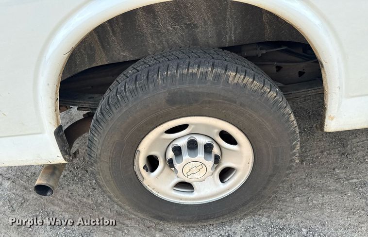 image for item DU9360 2019 Chevrolet Express 2500 van