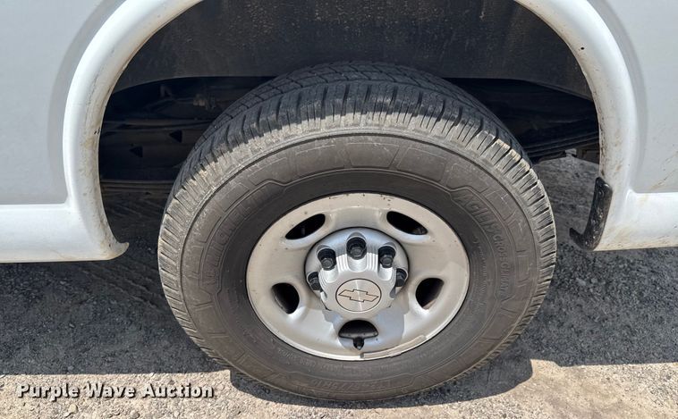 image for item DU9360 2019 Chevrolet Express 2500 van