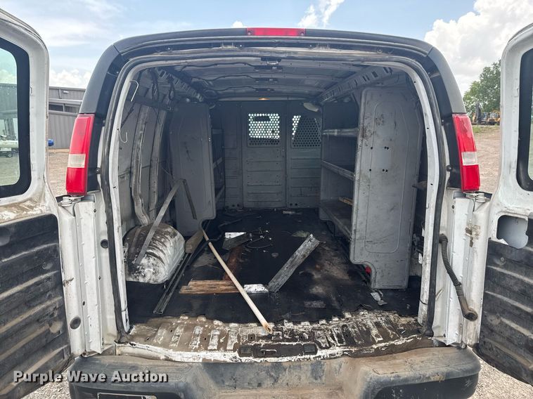 image for item DU9361 2019 Chevrolet Express 2500 van