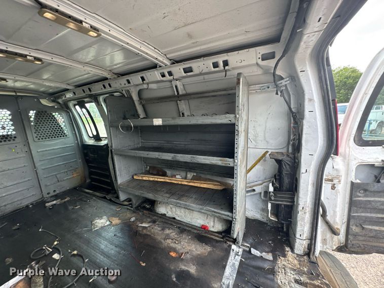 image for item DU9361 2019 Chevrolet Express 2500 van