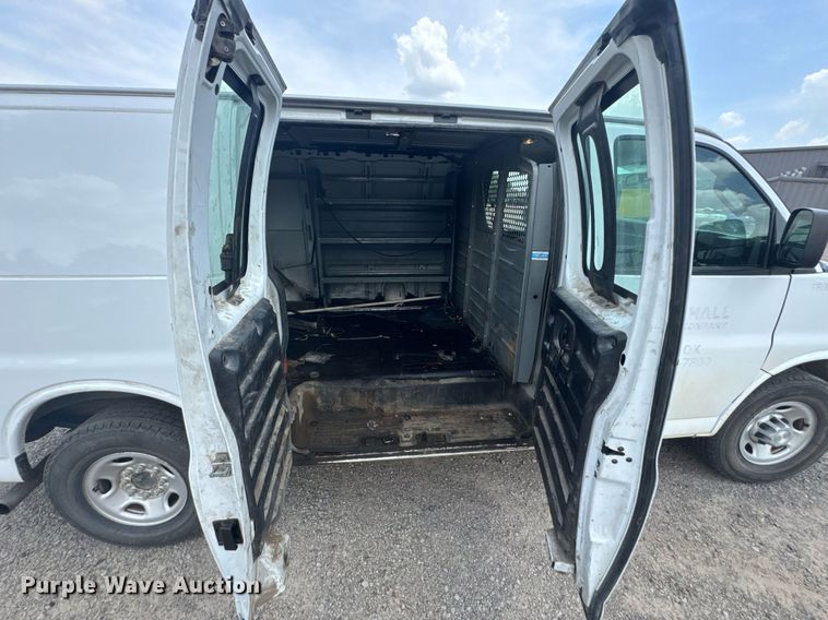 image for item DU9361 2019 Chevrolet Express 2500 van