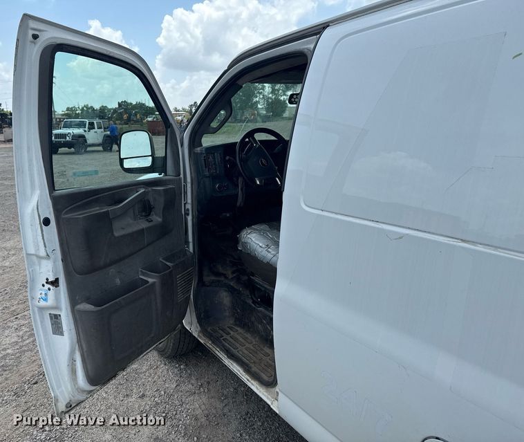 image for item DU9361 2019 Chevrolet Express 2500 van